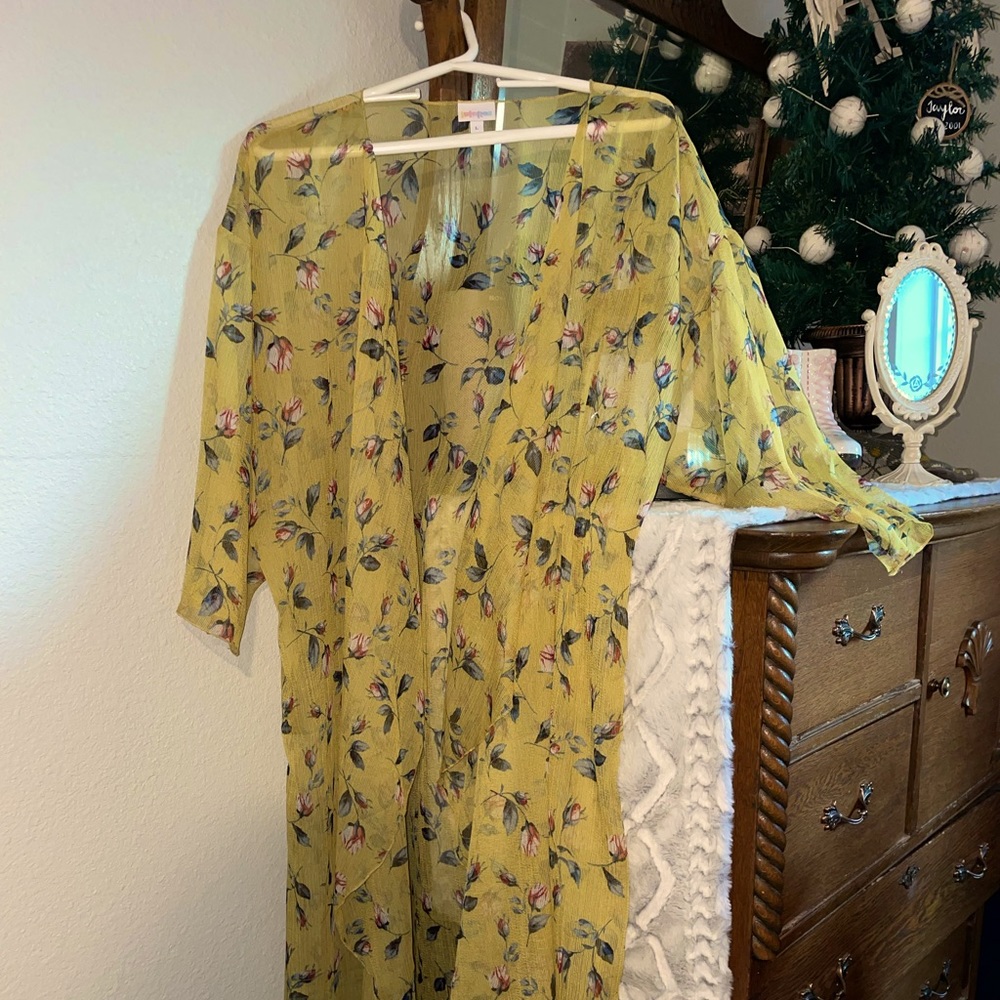Lularoe sheer Rosebud kimono